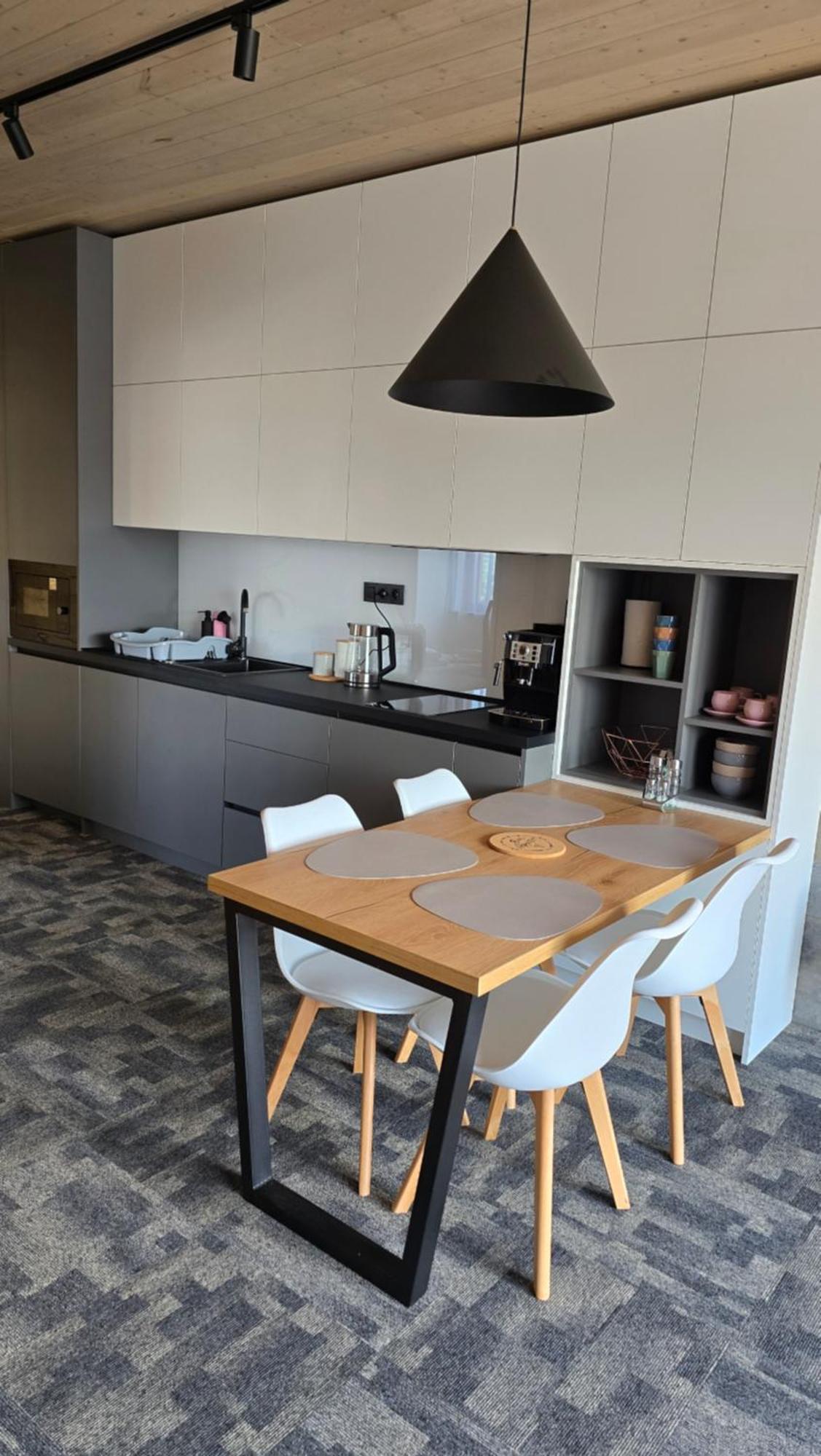 Apartment E3 *